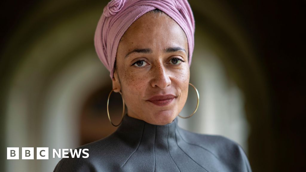Writers including Zadie Smith sign open letter calling for Gaza ceasefire