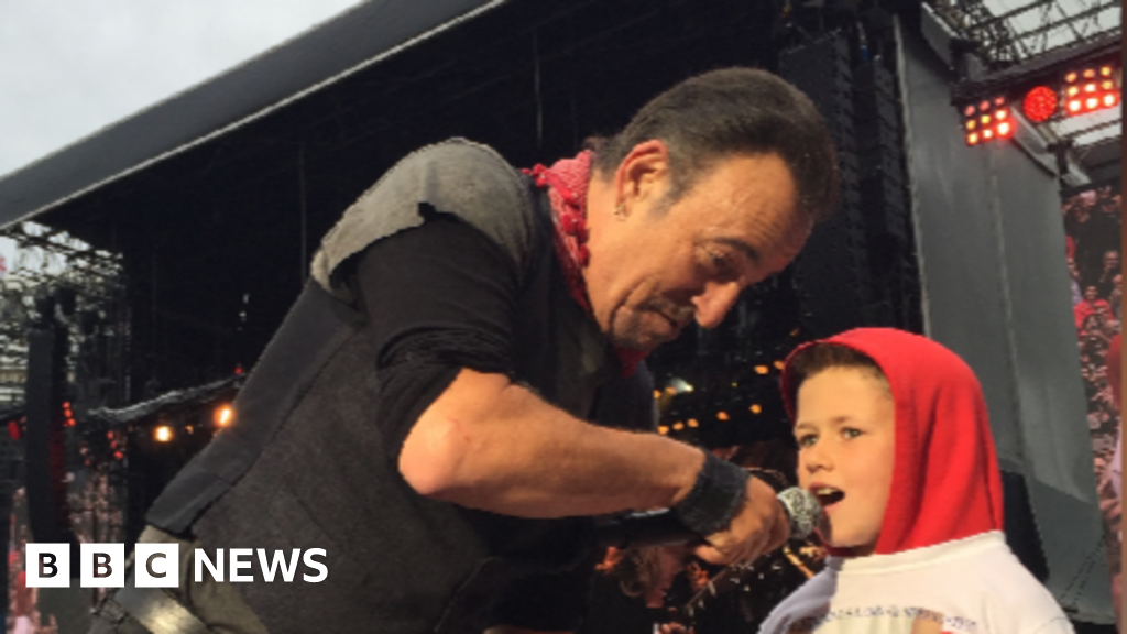 Bruce Springsteen fan recounts singing on stage with The Boss