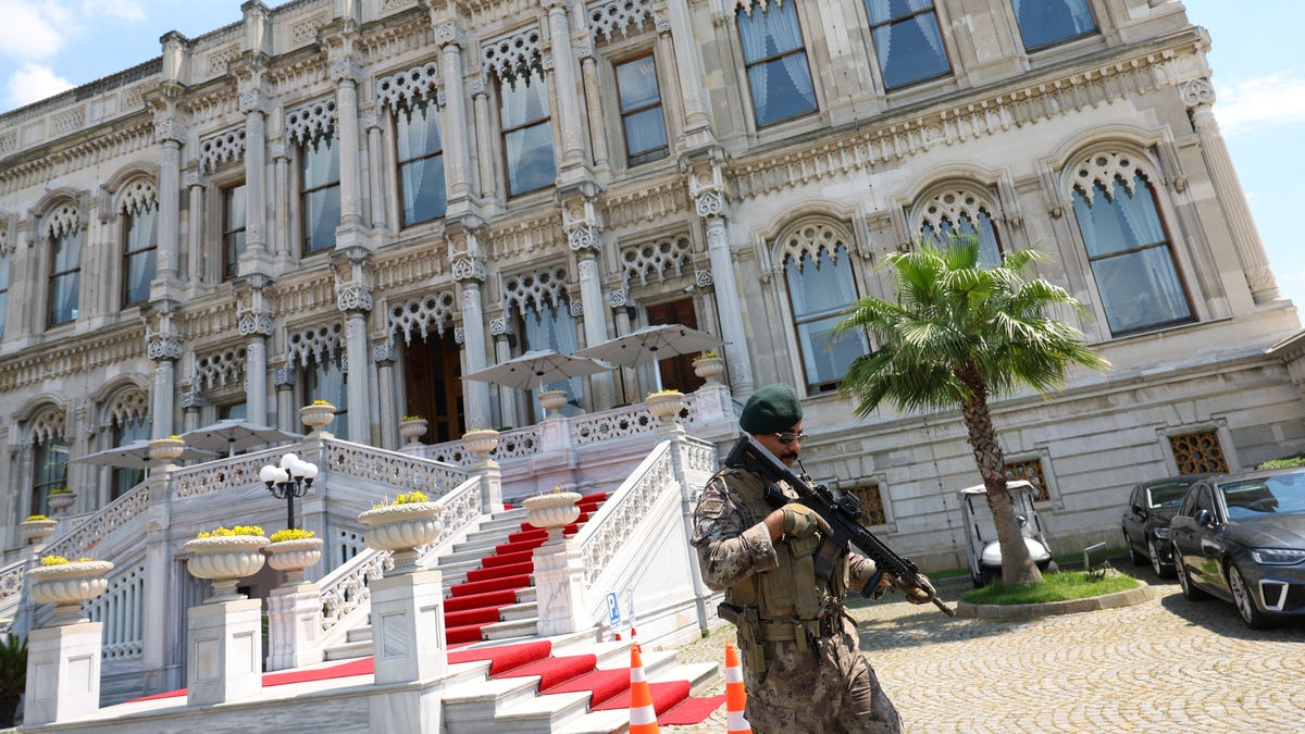 Russia and Ukraine to hold peace talks in Istanbul